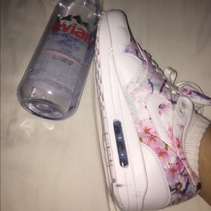 Last chance 👟 Nike Air Max flower print
